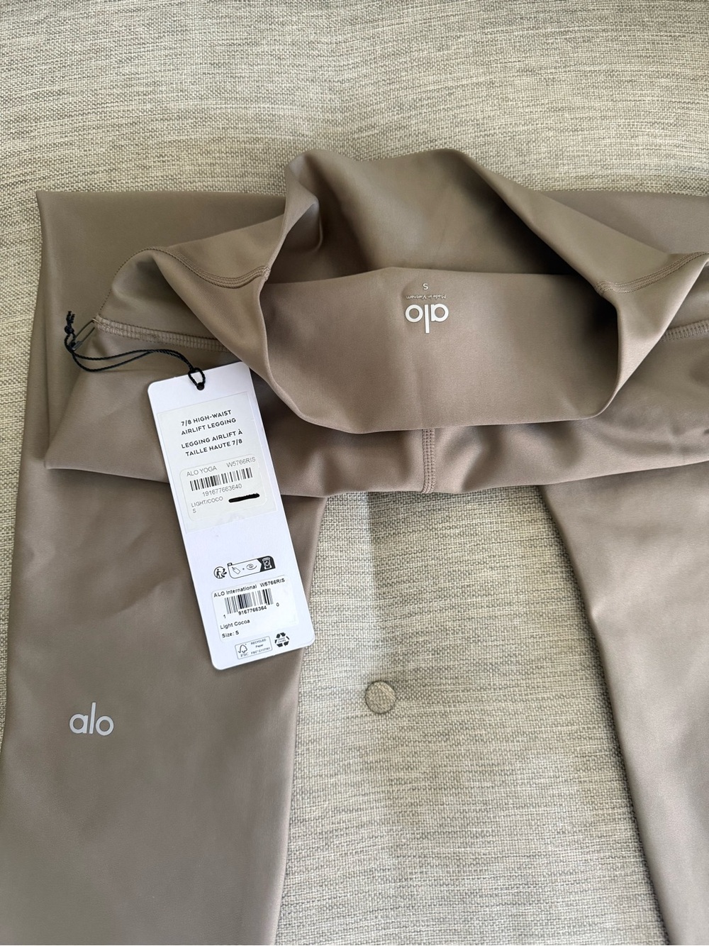 ALO Yoga High-Waist Legging in Taupe Beige - Picture 2 of 5